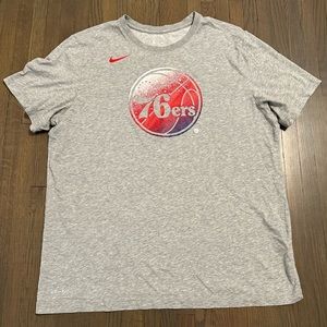 Nike dri-fit Philadelphia 76ers NBA basketball gray red blue graphic t shirt